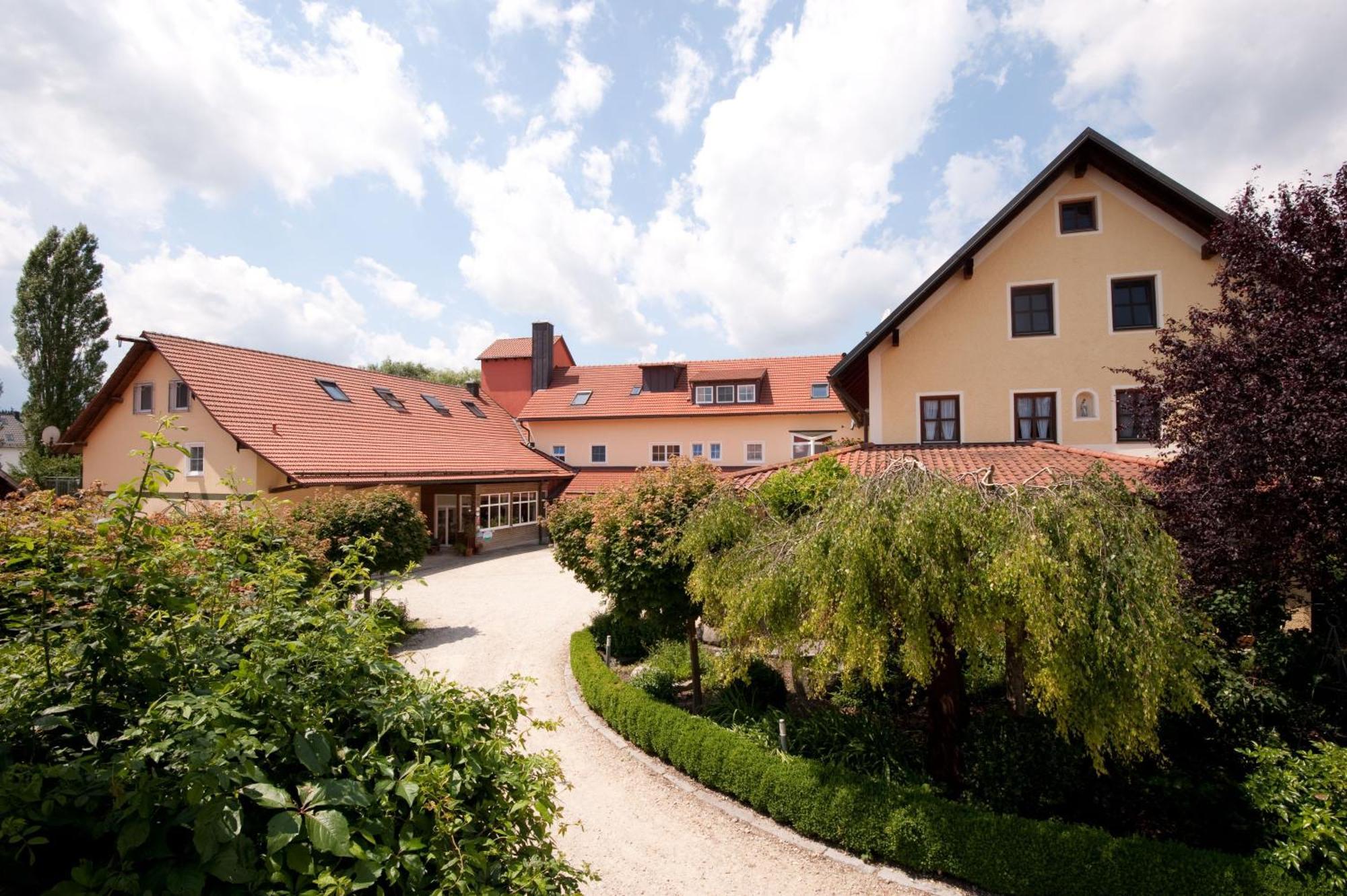 Stadler Hof Großgundertshausen Buitenkant foto